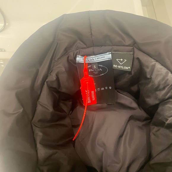 Prada bucket hat - Picture 4 of 5